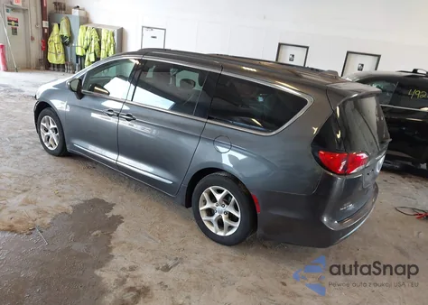 2017 Chrysler Pacifica Touring-L z USA, uszkodzony, nr VIN 2C4RC1BG0HR510851